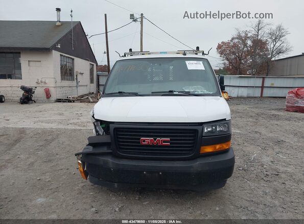 1GTW7AFGXJ1332376 2018 GMC SAVANA 2500 White Instrument cluster view