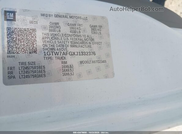 1GTW7AFGXJ1332376 2018 GMC SAVANA 2500 White Engine compartment view