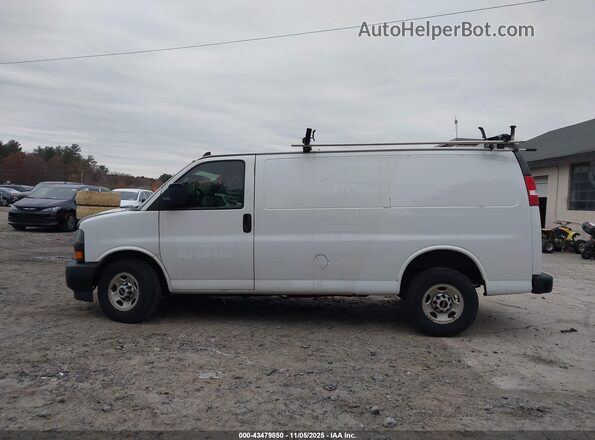 1GTW7AFGXJ1332376 2018 GMC SAVANA 2500 White 360 interior view