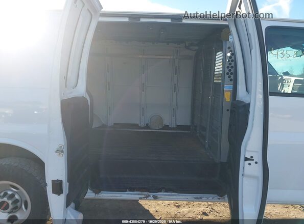 1GTW7AFP0L1187108 2020 GMC SAVANA CARGO White Widok naklejki z numerem VIN