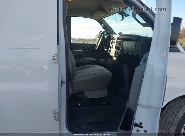 1GTW7AFP0L1187108 2020 GMC SAVANA CARGO White Widok wnętrza z przodu
