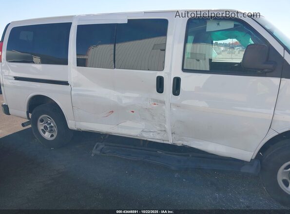 1GTW7AFP1P1160540 2023 GMC SAVANA CARGO White Widok z przodu