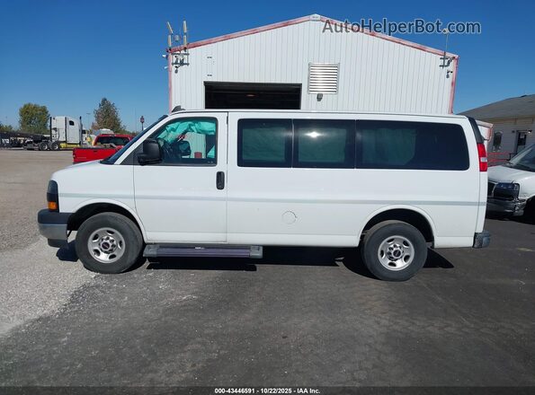 1GTW7AFP1P1160540 2023 GMC SAVANA CARGO White Widok wnętrza 360 stopni