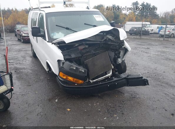 1GTW7AFP2J1202477 2018 GMC SAVANA 2500 White Դիմացի տեսք