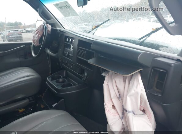 1GTW7AFP2J1202477 2018 GMC SAVANA 2500 White Սալոնի դիմացի տեսք