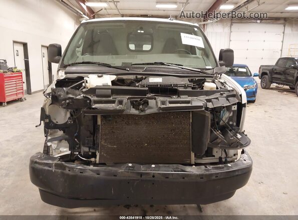 1GTW7AFP3P1192325 2023 GMC SAVANA CARGO White Widok z przodu
