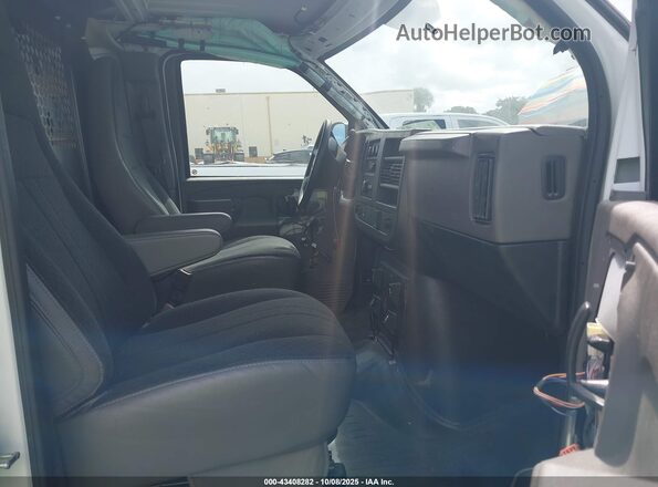 1GTW7AFP5R1281929 2024 GMC SAVANA CARGO White Սալոնի դիմացի տեսք