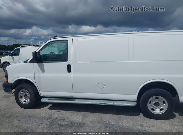 1GTW7AFP5R1281929 2024 GMC SAVANA CARGO White Սալոնի 360 աստիճան տեսք