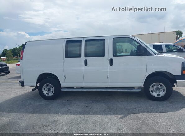 1GTW7AFP5R1281929 2024 GMC SAVANA CARGO White Սալոնի հետևի տեսք