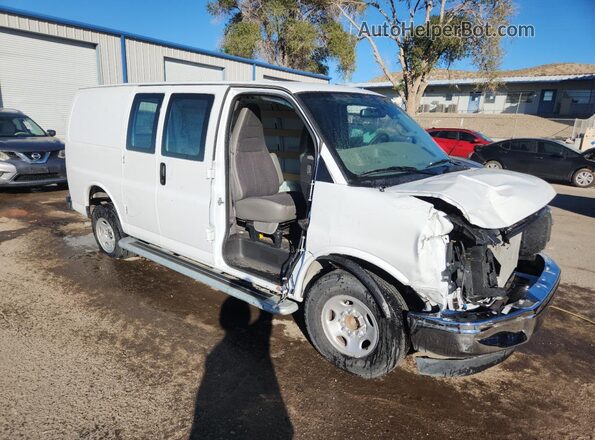 1GTW7AFP6R1156311 2024 GMC SAVANA White Przód prawy