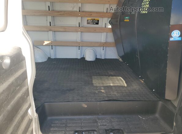 1GTW7AFP7R1232845 2024 GMC SAVANA White Widok wnętrza z tyłu