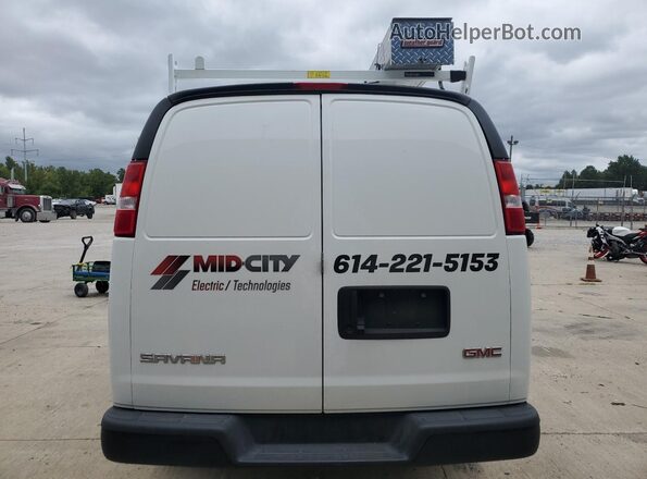 1GTW7AFP8R1207940 2024 GMC SAVANA White Widok wnętrza z przodu