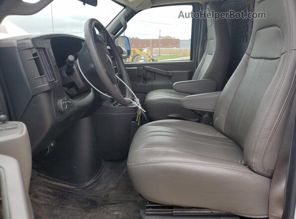 1GTW7AFP8R1207940 2024 GMC SAVANA White Widok deski rozdzielczej