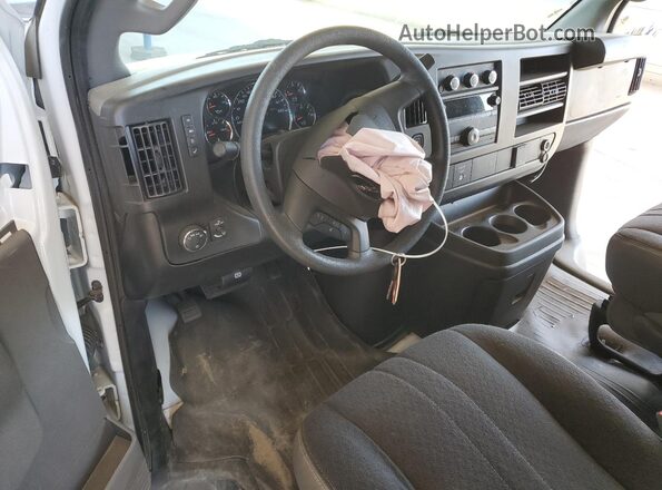 1GTW7AFP9R1163902 2024 GMC SAVANA White Вид панелі приладів