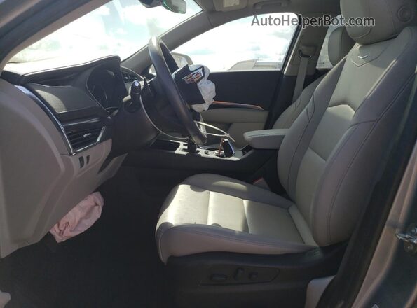 1GYFZBR4XPF221205 2023 CADILLAC XT4 Серебряный Вид салона спереди