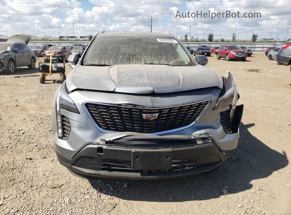 1GYFZBR4XPF221205 2023 CADILLAC XT4 Серебряный Вид спереди