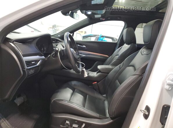 1GYFZDR47LF151586 2020 CADILLAC XT4 Белый Вид салона спереди