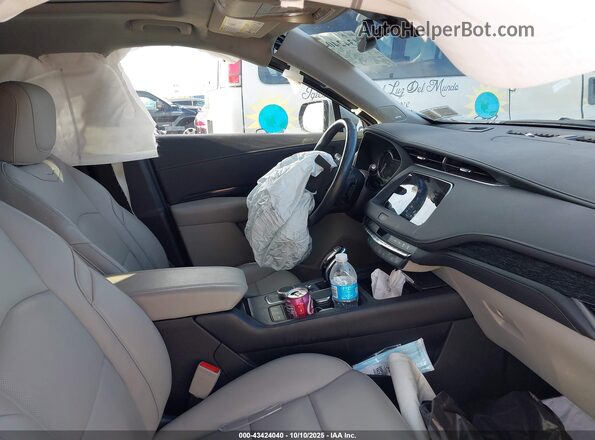1GYFZDR49PF110222 2023 CADILLAC XT4 Серый Вид салона спереди