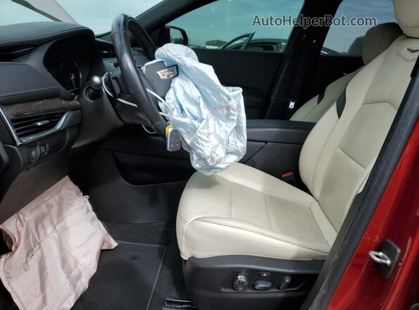 1GYFZER41KF124341 2019 CADILLAC XT4 Red Вид салону спереду