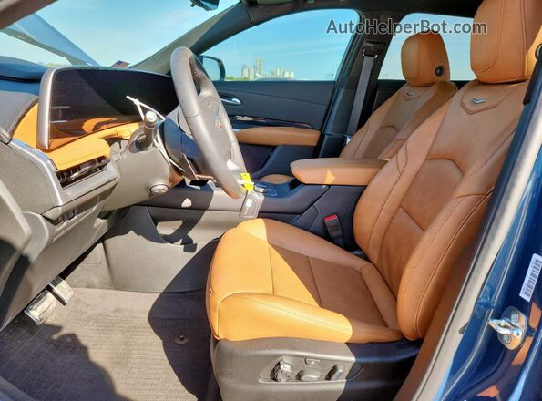 1GYFZER41SF145626 2025 CADILLAC XT4 Синий Вид салона спереди