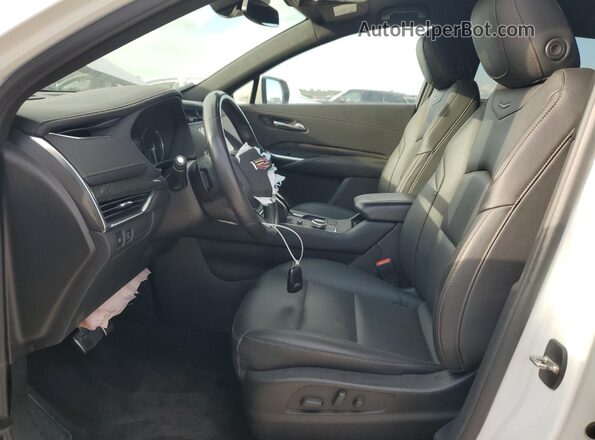 1GYFZER42NF100375 2022 CADILLAC XT4 White Widok wnętrza z przodu