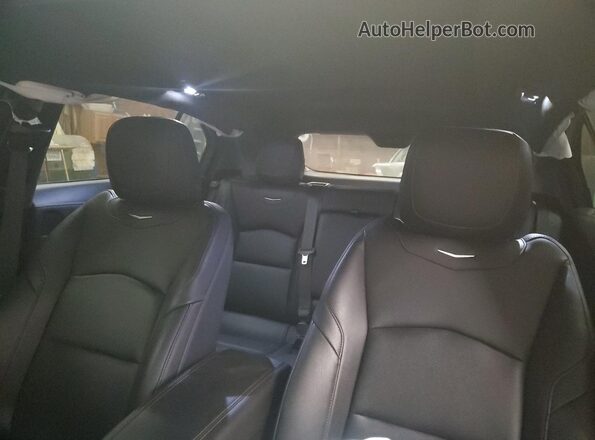 1GYFZFR44PF105666 2023 CADILLAC XT4 White Widok tylnych siedzeń
