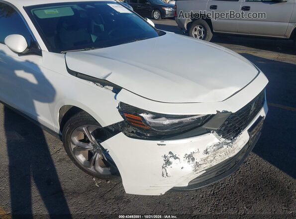 1HGCY1F31RA061458 2024 HONDA ACCORD White Widok z przodu