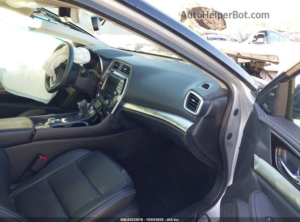 1N4AA6AV6KC370116 2019 NISSAN MAXIMA Silver Front interior view