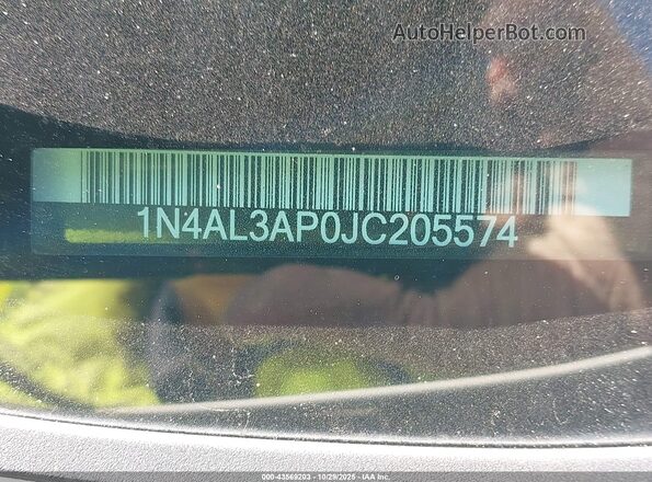 1N4AL3AP0JC205574 2018 NISSAN ALTIMA White Widok komory silnika