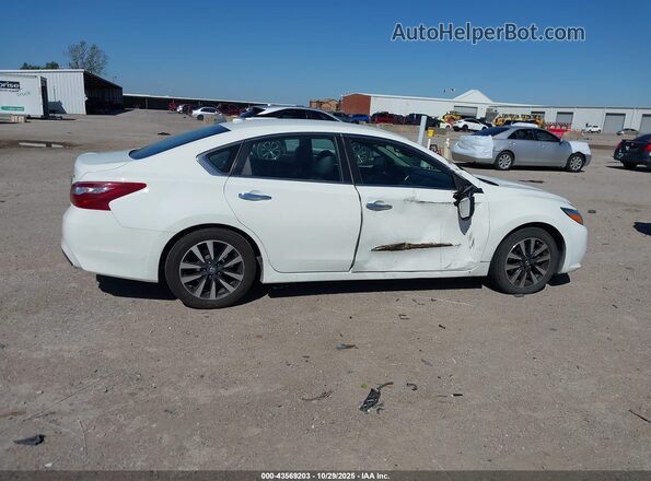 1N4AL3AP0JC205574 2018 NISSAN ALTIMA White Widok z przodu