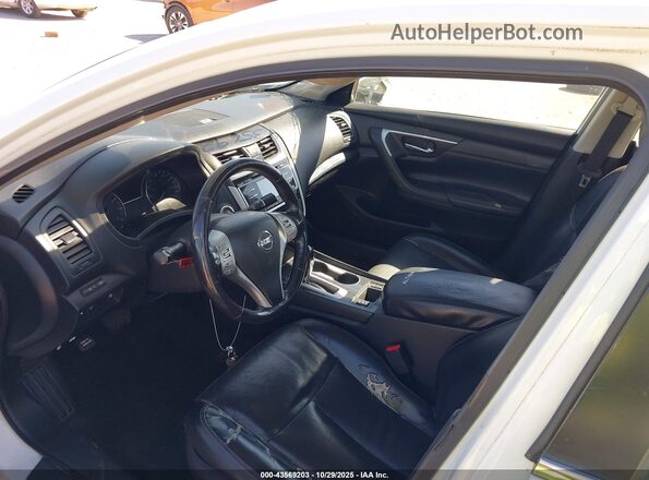 1N4AL3AP0JC205574 2018 NISSAN ALTIMA White Widok wnętrza z przodu