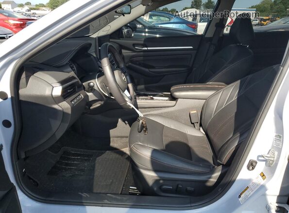 1N4AL4CV9PN348702 2023 NISSAN ALTIMA Синий Вид салона спереди