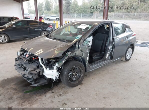 1N4AZ1BV2PC563302 2023 NISSAN LEAF Gray Vista tres cuartos delantera izquierda