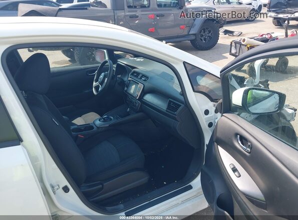 1N4AZ1BV8PC560937 2023 NISSAN LEAF White Widok wnętrza z przodu