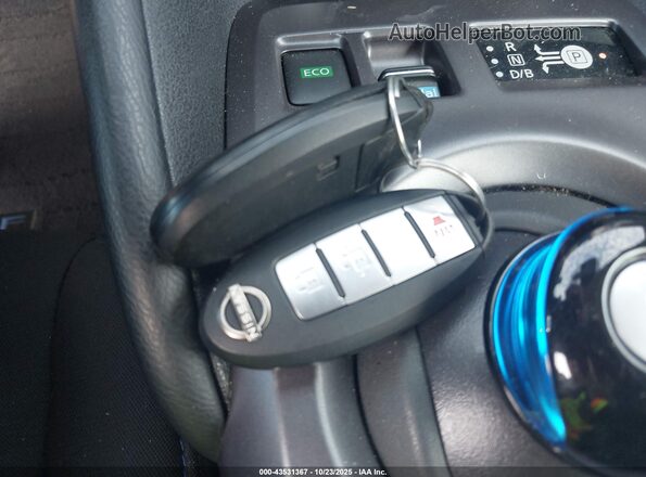 1N4AZ1BV9SC565489 2025 NISSAN LEAF Blue Vista del salpicadero