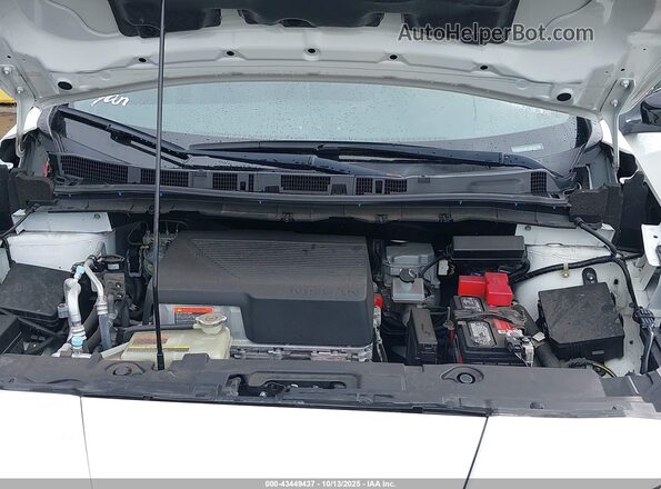 1N4AZ1CP7JC305266 2018 NISSAN LEAF White Widok z tyłu
