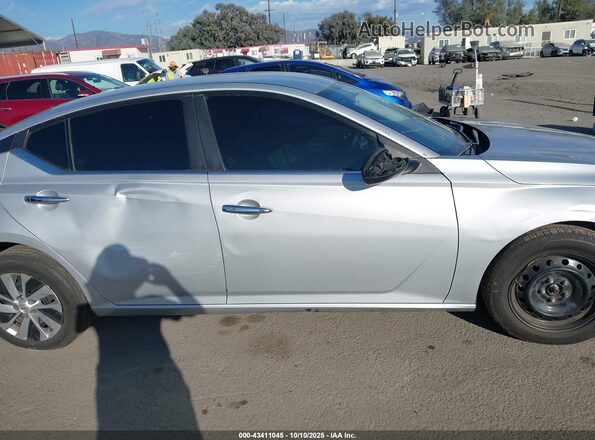 1N4BL4BV8LC273695 2020 NISSAN ALTIMA Silver Widok wnętrza z tyłu