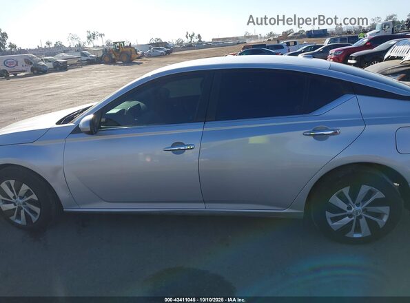 1N4BL4BV8LC273695 2020 NISSAN ALTIMA Silver Widok wnętrza 360 stopni