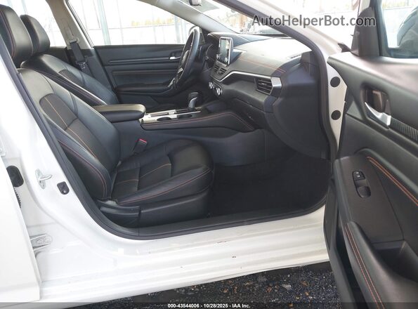 1N4BL4CV0MN408186 2021 NISSAN ALTIMA White Widok wnętrza z przodu