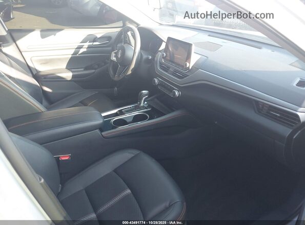 1N4BL4CV1RN377201 2024 NISSAN ALTIMA Turquoise Front interior view