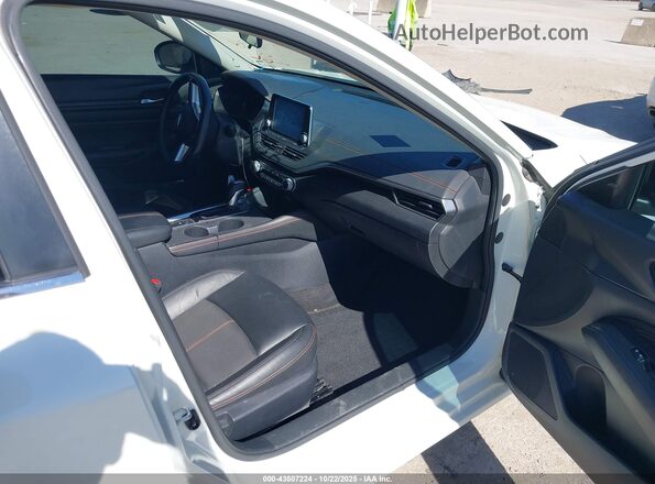 1N4BL4CW2LN322983 2020 NISSAN ALTIMA White Front interior view
