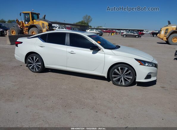 1N4BL4CW2LN322983 2020 NISSAN ALTIMA White Rear interior view
