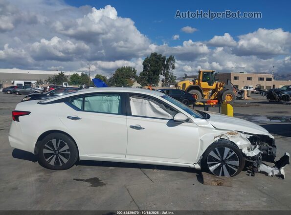 1N4BL4DW2NN358397 2022 NISSAN ALTIMA White Սալոնի հետևի տեսք
