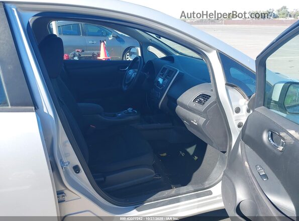 1N4BZ0CP3HC302888 2017 NISSAN LEAF Silver Սալոնի դիմացի տեսք
