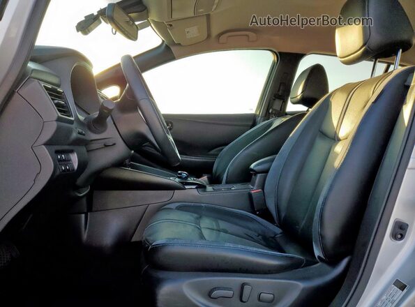 1N4BZ1CP2KC312552 2019 NISSAN LEAF Серебряный Вид салона спереди