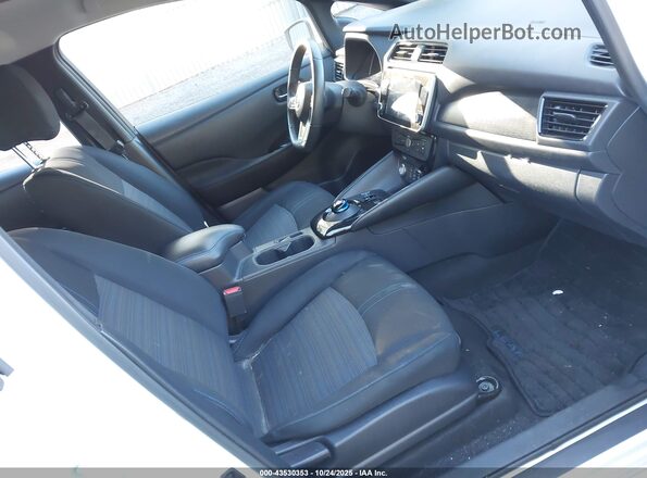 1N4BZ1CV2NC551280 2022 NISSAN LEAF Белый Вид салона спереди