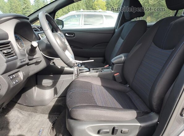 1N4CZ1CV2SC557208 2025 NISSAN LEAF Gray Вид салону спереду