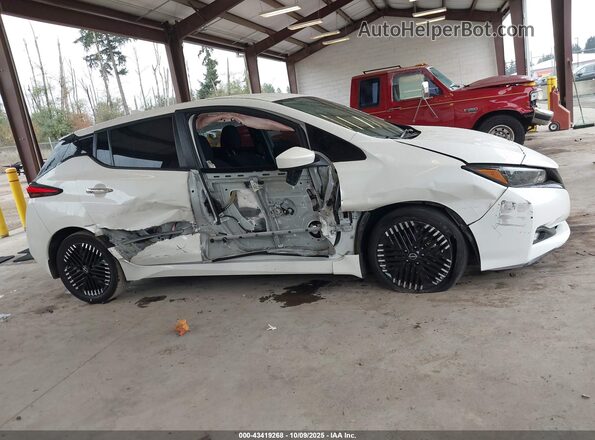 1N4CZ1CV6PC551340 2023 NISSAN LEAF White Vista interior trasera