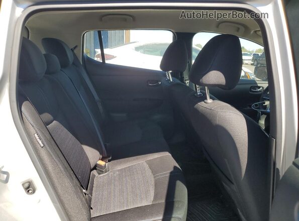 1N4CZ1CV9SC562941 2025 NISSAN LEAF Silver უკანა სავარძლების ხედი