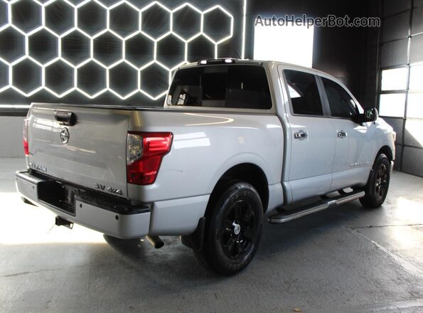 1N6AA1E59JN542727 2018 NISSAN TITAN Серебряный 